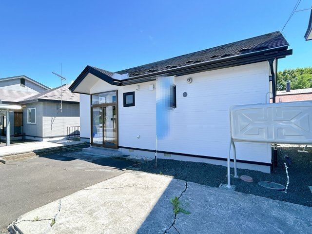 北見市中ノ島町４丁目７番６２号　平家建中古売家の外観|【リフォーム後】外観別アングルです。外壁塗装を行いました。