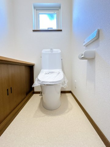 北見市中ノ島町４丁目７番６２号　平家建中古売家のトイレ|【リフォーム後】温水洗浄機能付きのトイレに交換致しました。