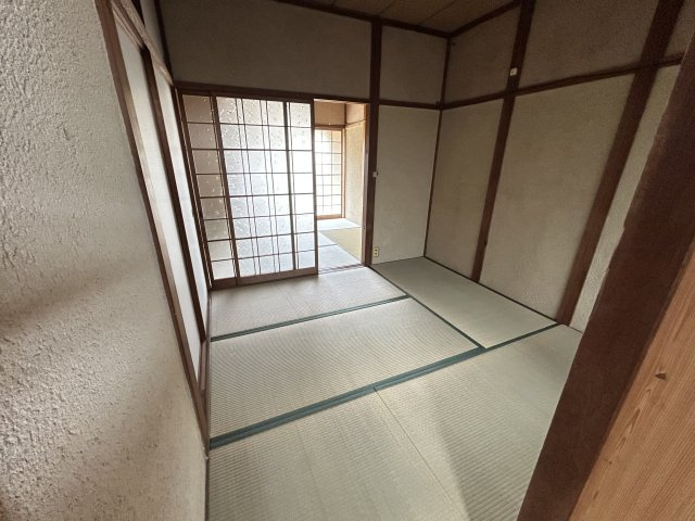 富田林市山中田アパートの居間・リビング
