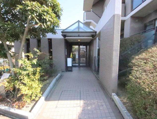 生駒市俵口町の賃貸マンションのエントランス