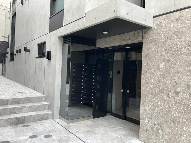 ＬＡＰｉＳ西新宿五丁目のエントランス|建物の内部です