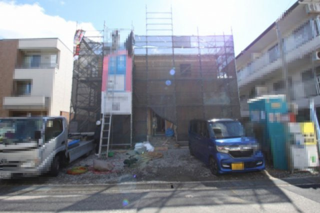 高知市百石町　第3　新築戸建　の外観|建築中です！
土地面積　 194.16㎡　（約58.73坪）　
建物面積　 106.10㎡   （約32.09坪）
１階　52.24㎡　２階　45.35㎡　（ルーフバルコニー面積8.51㎡含む）