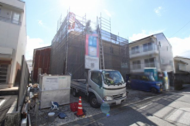高知市百石町　第3　新築戸建　の外観|土地面積　 194.16㎡　（約58.73坪）　
建物面積　 106.10㎡   （約32.09坪）
１階　52.24㎡　２階　45.35㎡　（ルーフバルコニー面積8.51㎡含む）
