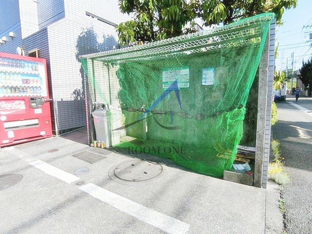 グランパール綱島三番館のその他共用部分|敷地内ごみ置き場です。