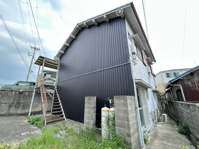 富田林市山中田アパートの外観