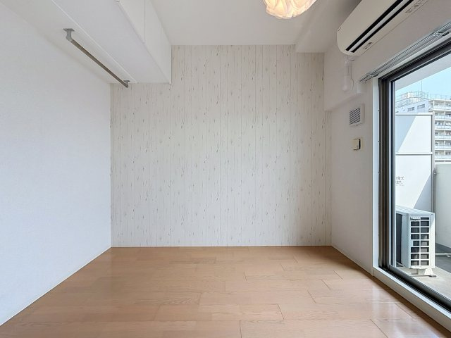 アルティザ淡路駅東の洋室