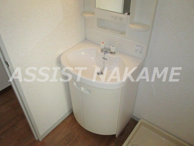 大野マンションの独立洗面台