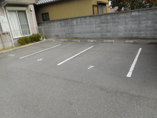 メゾン大輪の駐車場