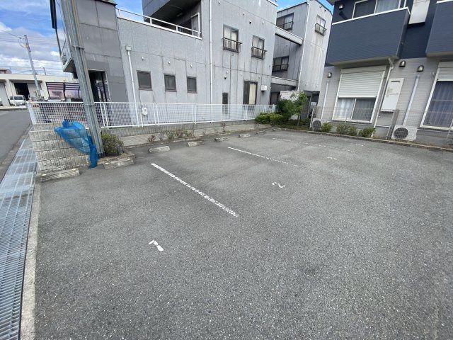 メゾン大輪の駐車場
