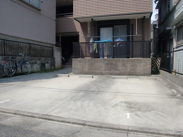 メゾンドジョイライフの駐車場|★敷地内駐車場★