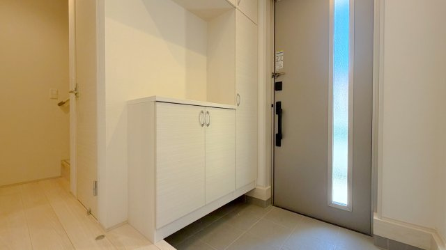 リナージュＬ 沼津市西添町23-1期の玄関