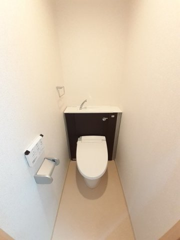 【トイレ】 | プラステ東島田 | 落ち着いた色調のトイレです