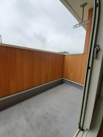 【バルコニー】 | サンシャインハウスⅢ | お洗濯にも便利なバルコニー付き