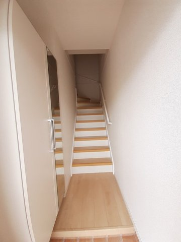 【玄関】 | サンシャインハウスⅢ | きれいな玄関です