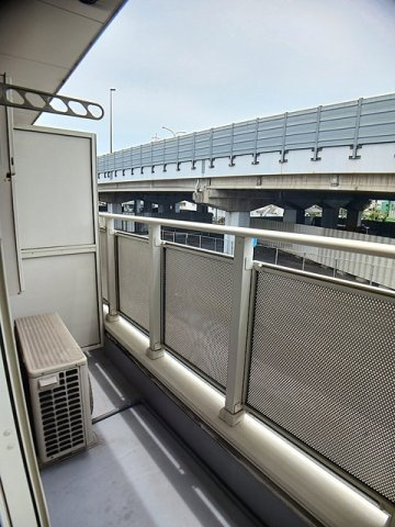 【バルコニー】 | ｏＡｚｏ　Ａ棟 | 開放的で明るい空間を演出してくれるバルコニーです