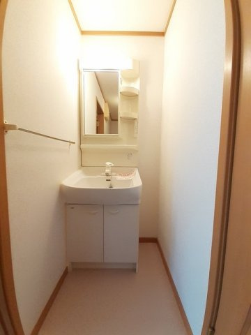 サンパティ－ク横田口の洗面所|脱衣スペースもあります