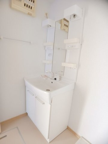 【洗面所】 | ラ　メゾン　シャルマントＡ | 忙しい朝には欠かせない洗面所です