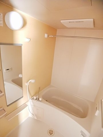 【浴室】 | ラ　メゾン　シャルマントＡ | コンパクトで使いやすいお風呂です