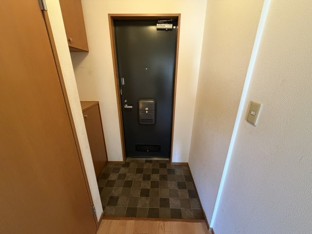 コンフォート出屋敷の玄関