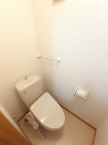 【トイレ】 | ラ・メゾン・ソレイユＢ | 落ち着いたトイレです