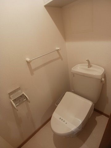 【トイレ】 | Ｔｏｗａ | 落ち着いた色調のトイレです