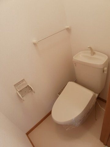 【トイレ】 | ポポラーレ　リヴ | 落ち着いた色調のトイレです