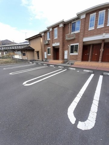 【駐車場】 | ベアトリーチェ | 駐車場があるので、車を買う予定の方も安心です