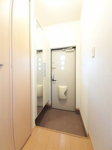 【玄関】 | テラース磯上Ａ | ゆったりとした玄関です