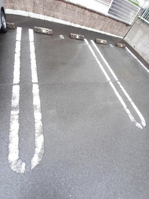 【駐車場】 | メローライフＡ | 駐車場に車を止められます