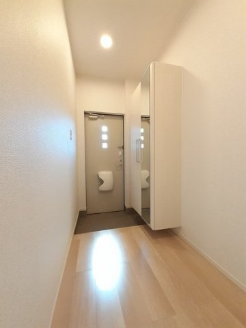 【玄関】 | ベル・メゾン和気Ａ | 明るい玄関です