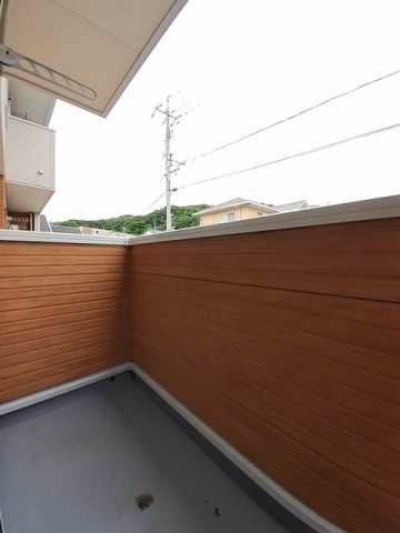 サンライズフェアスカイのバルコニー|外からの目が気にならないバルコニーで洗濯物が干せます