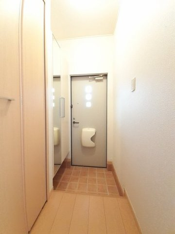 サンライズフェアスカイの玄関|明るい玄関です