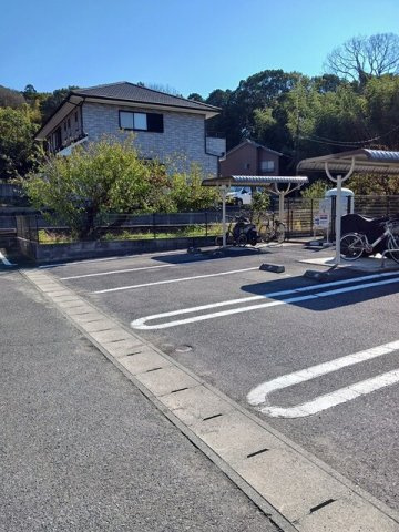 【駐車場】 | テラース磯上Ａ | カースペースがあります