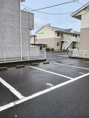 【駐車場】 | ニューエルディム貴船３ | 車をお持ちの方に嬉しい駐車場付きの物件です