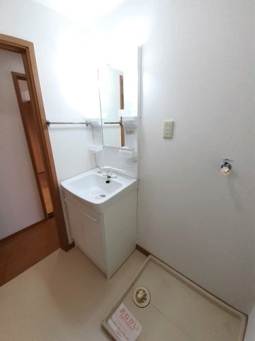 【洗面所】 | サンヴィレッジ邑久 | 忙しい朝には欠かせない洗面所です