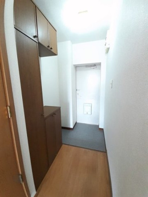 【玄関】 | サンヴィレッジ邑久 | 明るい玄関です