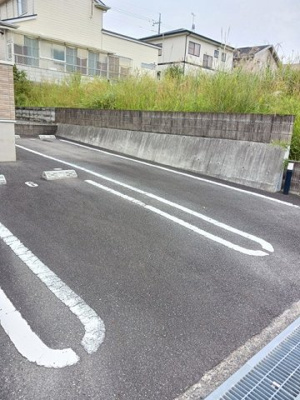 【駐車場】 | プリムヴェール | 駐車場に車を止められます
