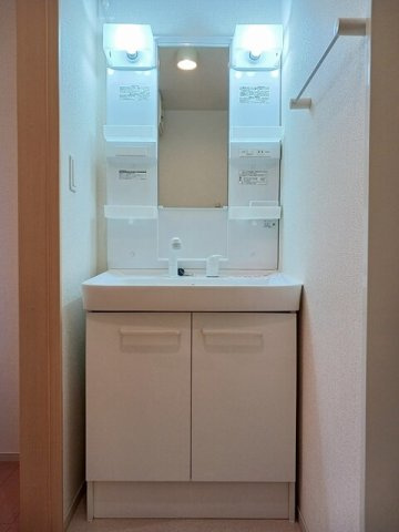 グランツ　Ｂの洗面所|ゆったりとスペースのある洗面所