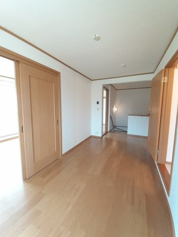 【居間・リビング】 | サンライズＴ　Ｅ棟 | こちらの居間で趣味の時間をお楽しみください