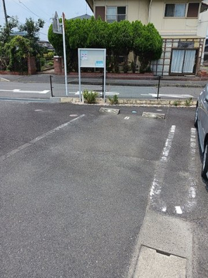 【駐車場】 | ベルコリーヌ | 駐車場があるので、車を買う予定の方も安心です