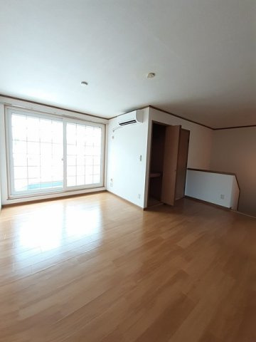 メイツクレストールＢの居間・リビング|ゆったり過ごせる居間です