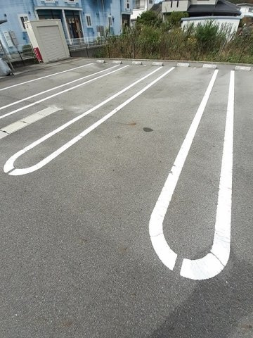 【駐車場】 | プレステージ花ずいＥ | 駐車場があるので、車を買う予定の方も安心です