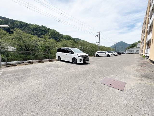 【駐車場】 | ヴィラナリー由良2
