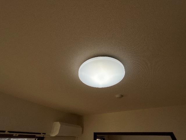 【設備】 | ノーブル　ピュア | 照明器具3台