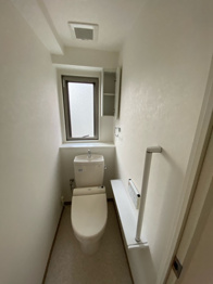 温水洗浄便座付きのトイレです♪