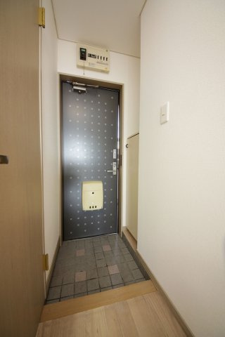 マイキャッスルSの玄関|別部屋同間取りのお写真となります。参考にご覧くださいませ。