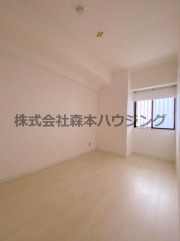 【洋室】 | 　住道ファーストハイツ | 明るい洋室です