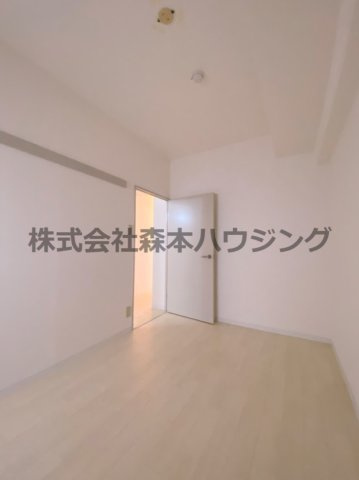 【洋室】 | 　住道ファーストハイツ | 使い勝手のいい洋室です