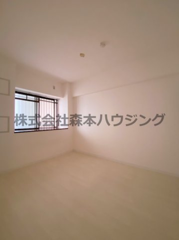 【洋室】 | 　住道ファーストハイツ | ゆったりした洋室です