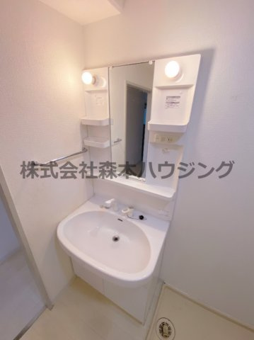 【独立洗面台】 | 　住道ファーストハイツ | 独立洗面台あり、毎朝おしゃれに忙しい女性の方におすすめです
